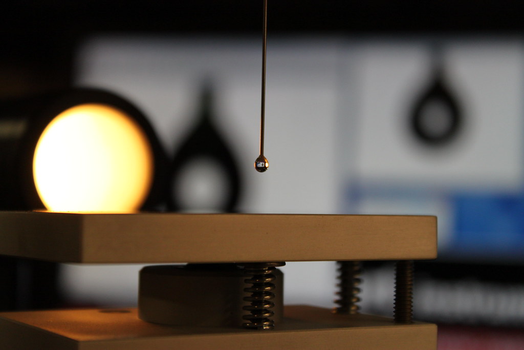 ram&eacute;-hart laboratory setup demonstrating a contact angle measurement.